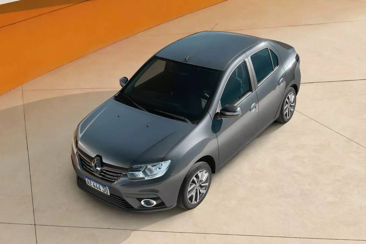 Renault Logan - foto 1
